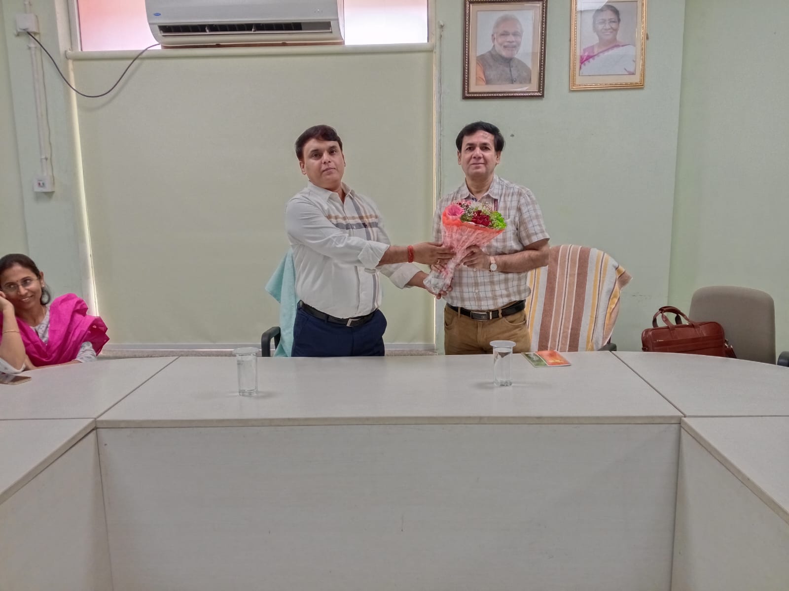 श्री श्याम कुमार, संयुक्त निदेशक राजभाषा, मुख्यालय, कर्मचारी राज्य बीमा निगम द्वारा उप क्षेत्रीय कार्यालय, बैरकपुर का निरीक्षण - Inspection of Sub Regional Office, Barrackpore by Shri Shyam Kumar, Joint Director Official Language, Headquarters, ESIC