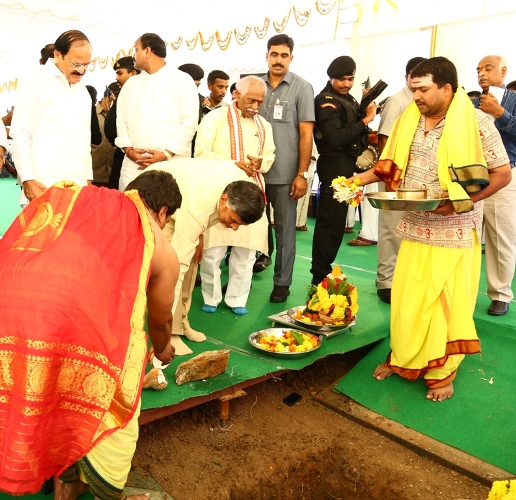 Foundation stone laying ceremony of 300 bedded ESI Hospital at Vishakhapatnam, Andhra Pradesh on 11.04.2016