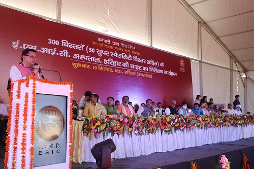 श्री भूपेन्द्र यादव, माननीय श्रम एवं रोजगार, पर्यावरण, वन एवं जलवायु परिवर्तन मंत्री, भारत सरकार द्वारा दिनांक 10.09.2021 को प्रस्तावित 300 बिस्तरों 50 सुपर स्पेशिलिटी बिस्तर सहित ई.एस.आई.सी. अस्पताल, हरिद्वार, उत्तराखंड की साइट का निरीक्षण